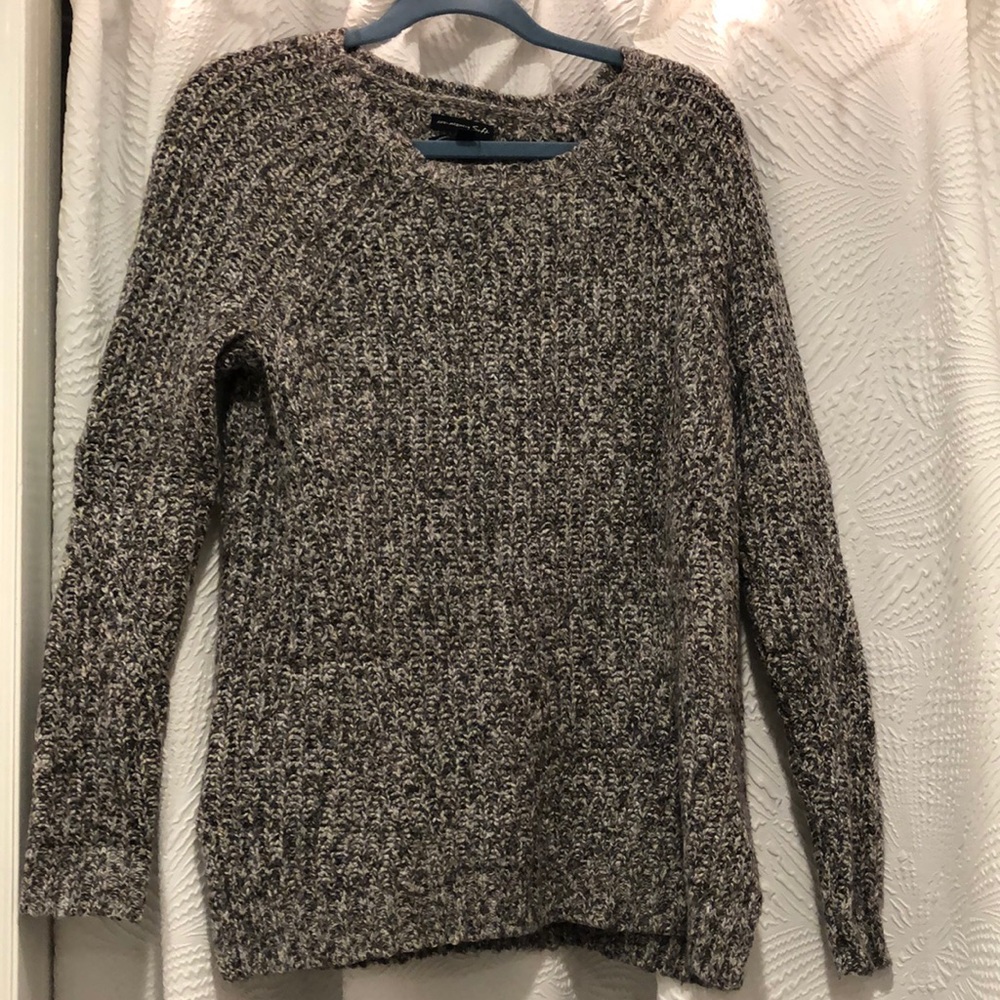 American Eagle grey and white knit sweater